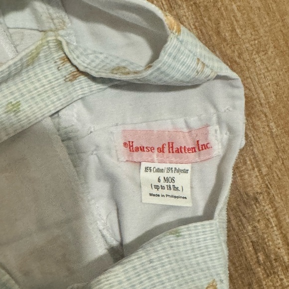 Like New House of Hatten Boys One Piece Smocked Outfit Size 6 Months - Picture 6 of 6